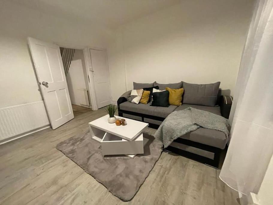 Comfy 2 Bedroom On Tower Bridge Londra Esterno foto