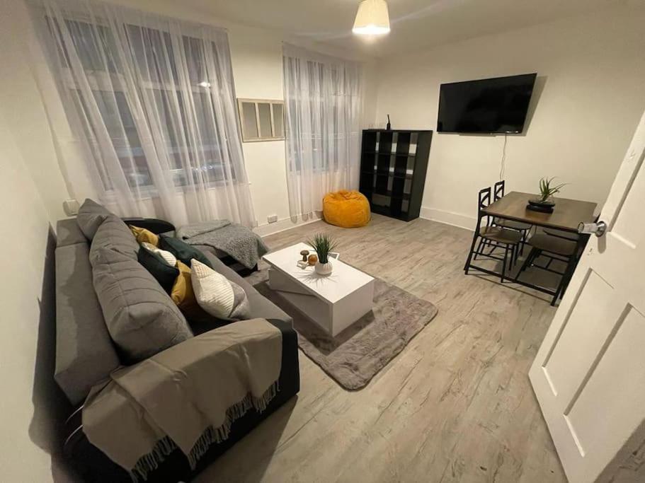 Comfy 2 Bedroom On Tower Bridge Londra Esterno foto