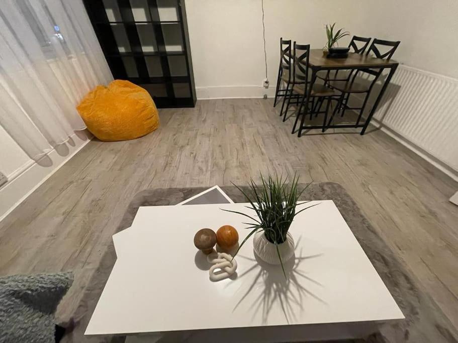 Comfy 2 Bedroom On Tower Bridge Londra Esterno foto