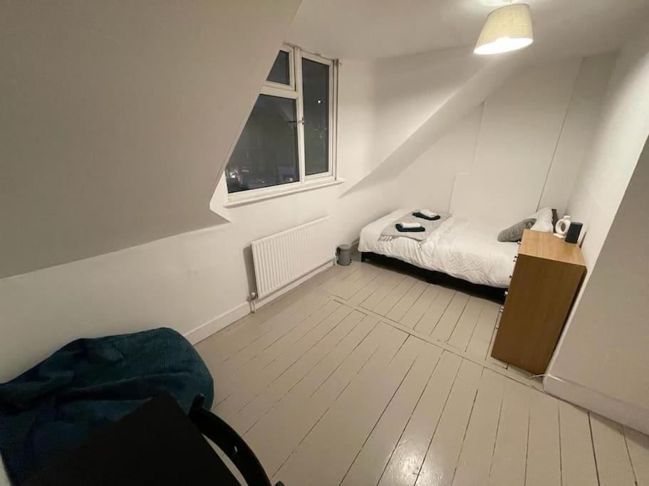Comfy 2 Bedroom On Tower Bridge Londra Esterno foto