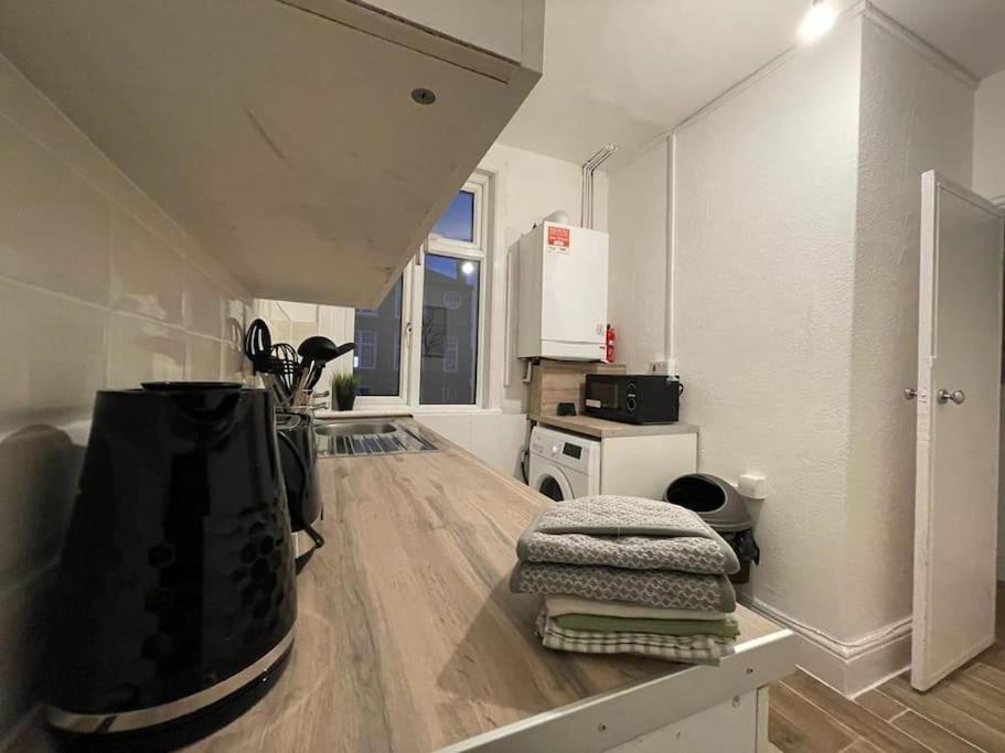 Comfy 2 Bedroom On Tower Bridge Londra Esterno foto