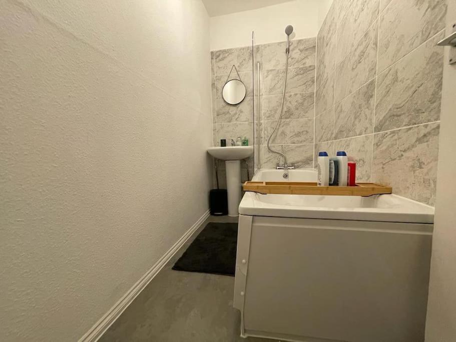 Comfy 2 Bedroom On Tower Bridge Londra Esterno foto