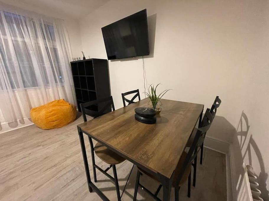 Comfy 2 Bedroom On Tower Bridge Londra Esterno foto