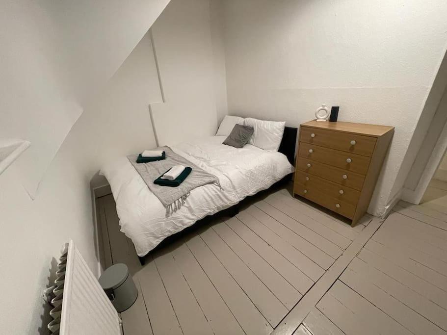 Comfy 2 Bedroom On Tower Bridge Londra Esterno foto